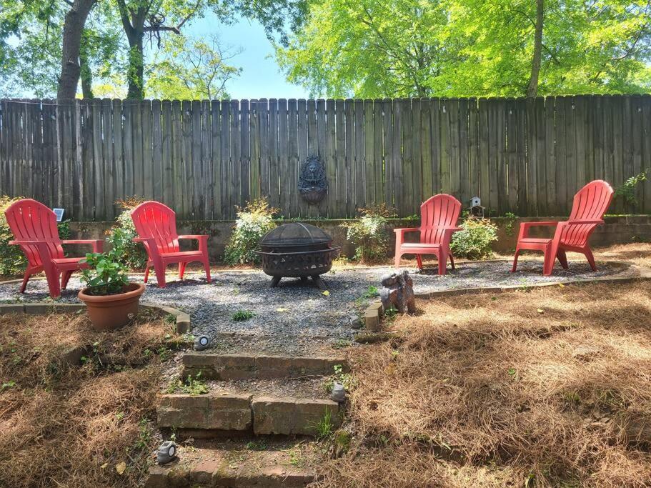 West End Modern Atlanta 3 Bedroom Bungalow Exterior photo