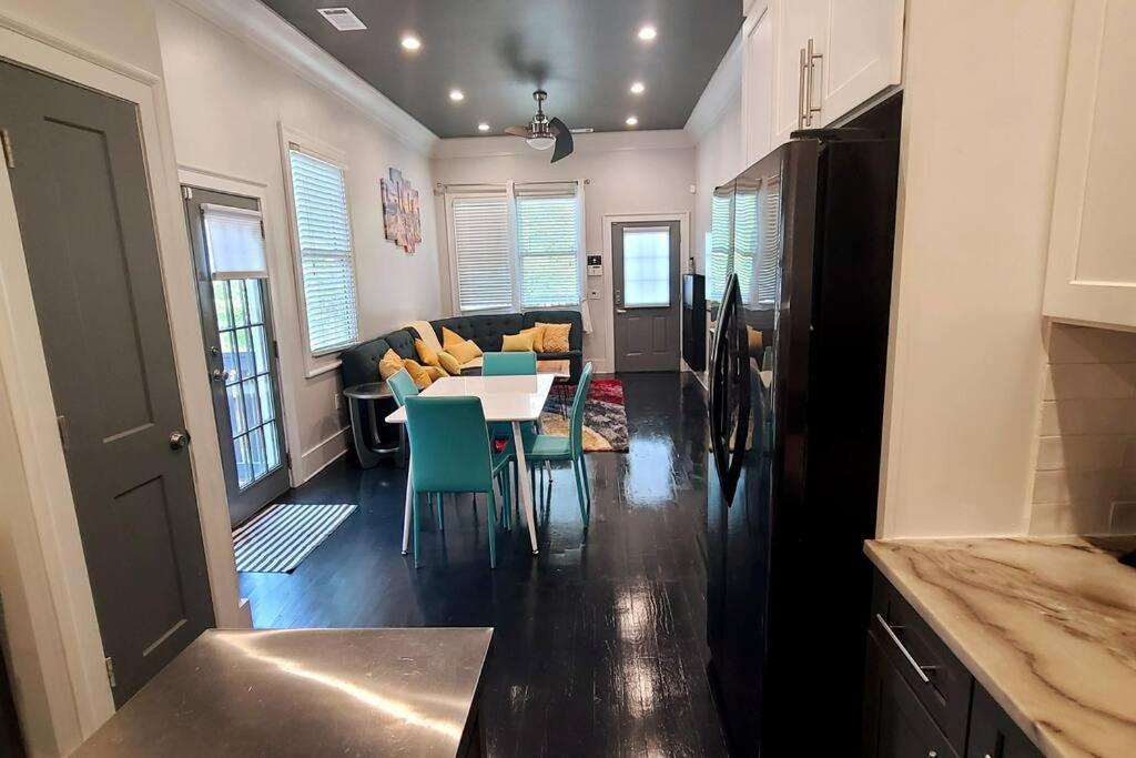 West End Modern Atlanta 3 Bedroom Bungalow Exterior photo